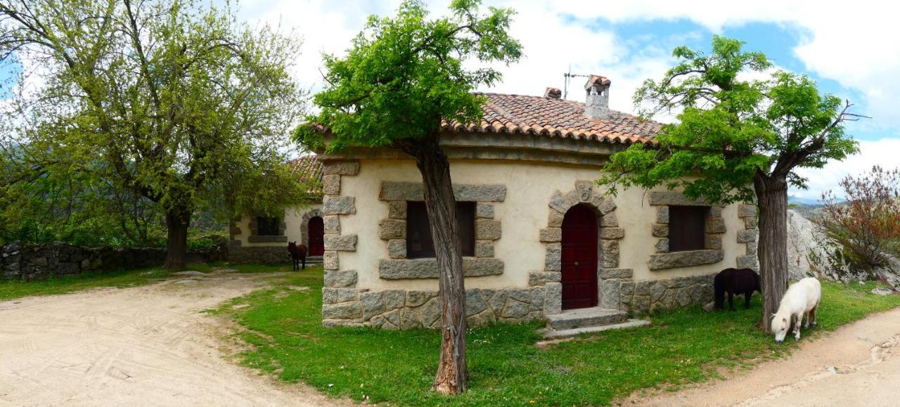 Nucleo De Turismo Rural Valle De Iruelas Guest House Las Cruceras Exterior photo